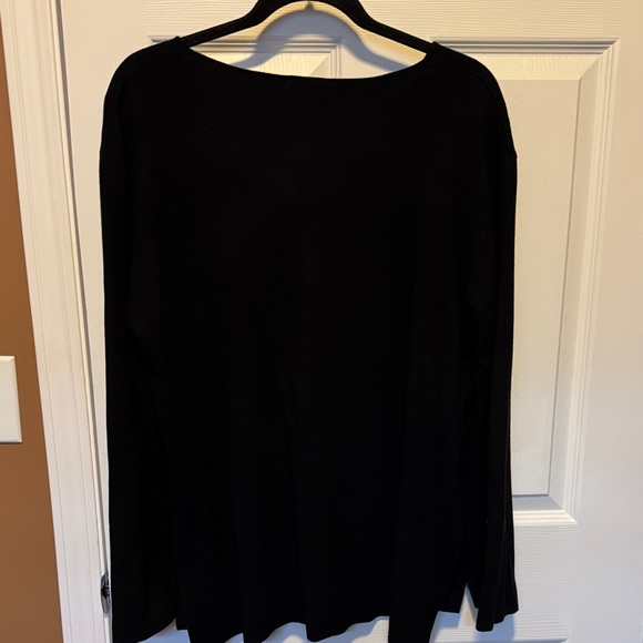 Splendid Elegant Black Garment - Picture 3 of 7